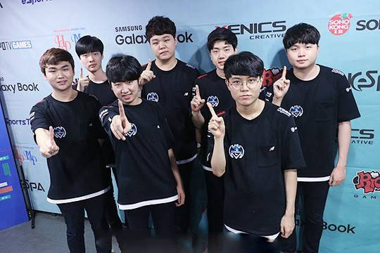 强调地形互 强调地形互